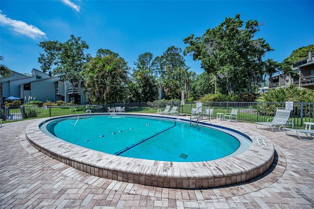 For Sale: $398,900 (2 beds, 2 baths, 1294 Square Feet)