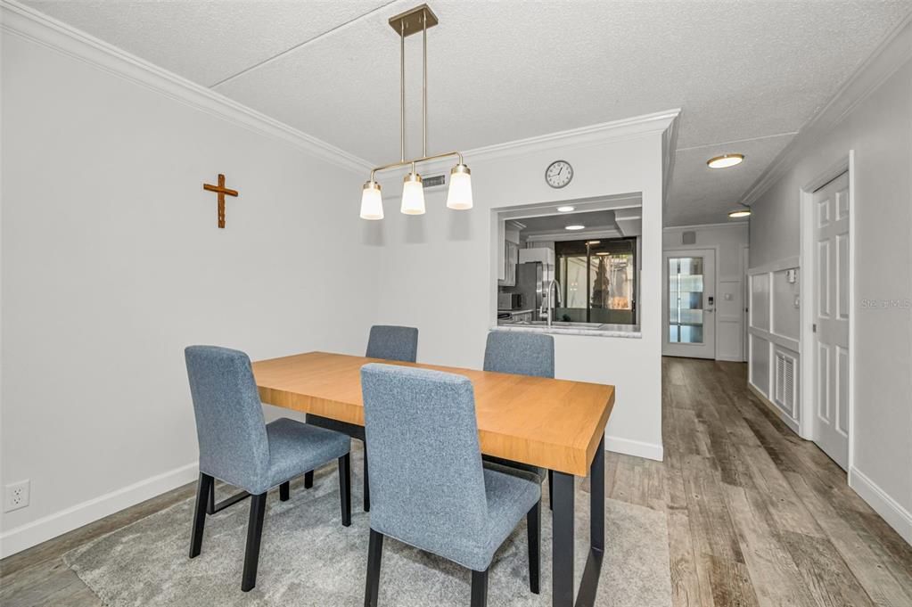 For Sale: $398,900 (2 beds, 2 baths, 1294 Square Feet)