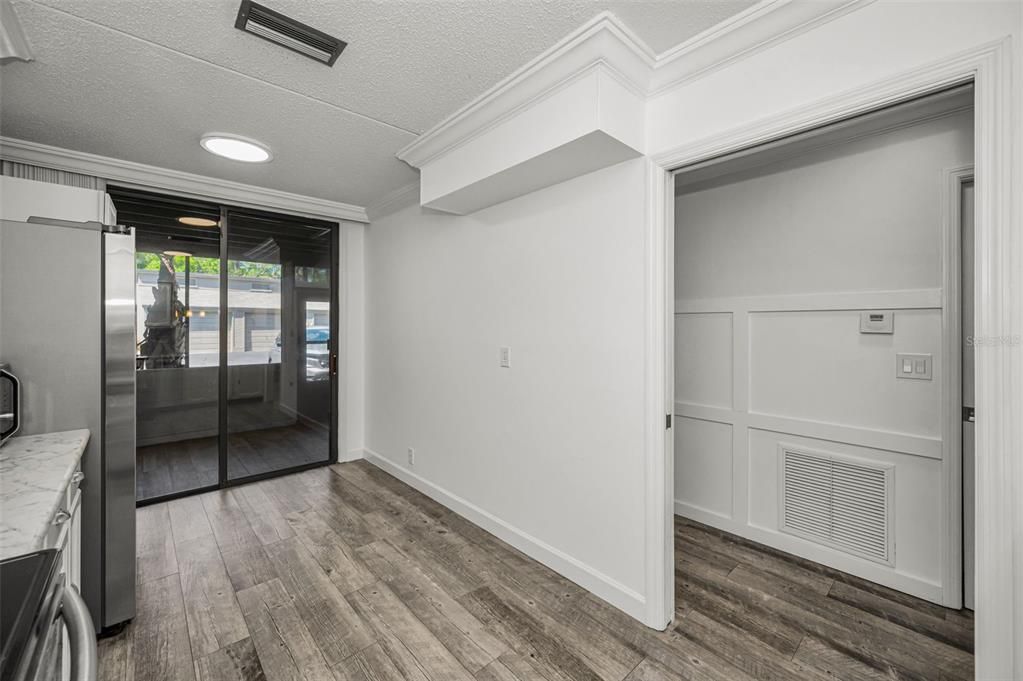 For Sale: $398,900 (2 beds, 2 baths, 1294 Square Feet)