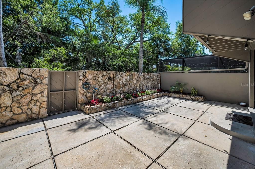 For Sale: $398,900 (2 beds, 2 baths, 1294 Square Feet)