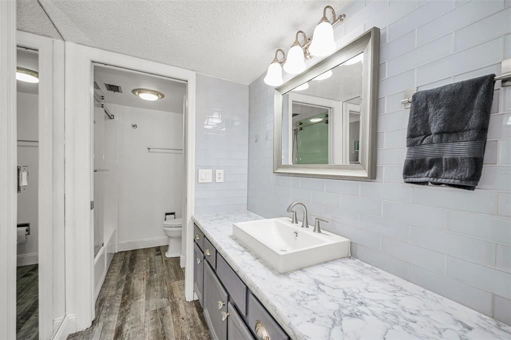 For Sale: $398,900 (2 beds, 2 baths, 1294 Square Feet)