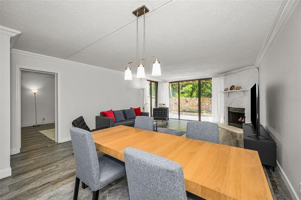 For Sale: $398,900 (2 beds, 2 baths, 1294 Square Feet)