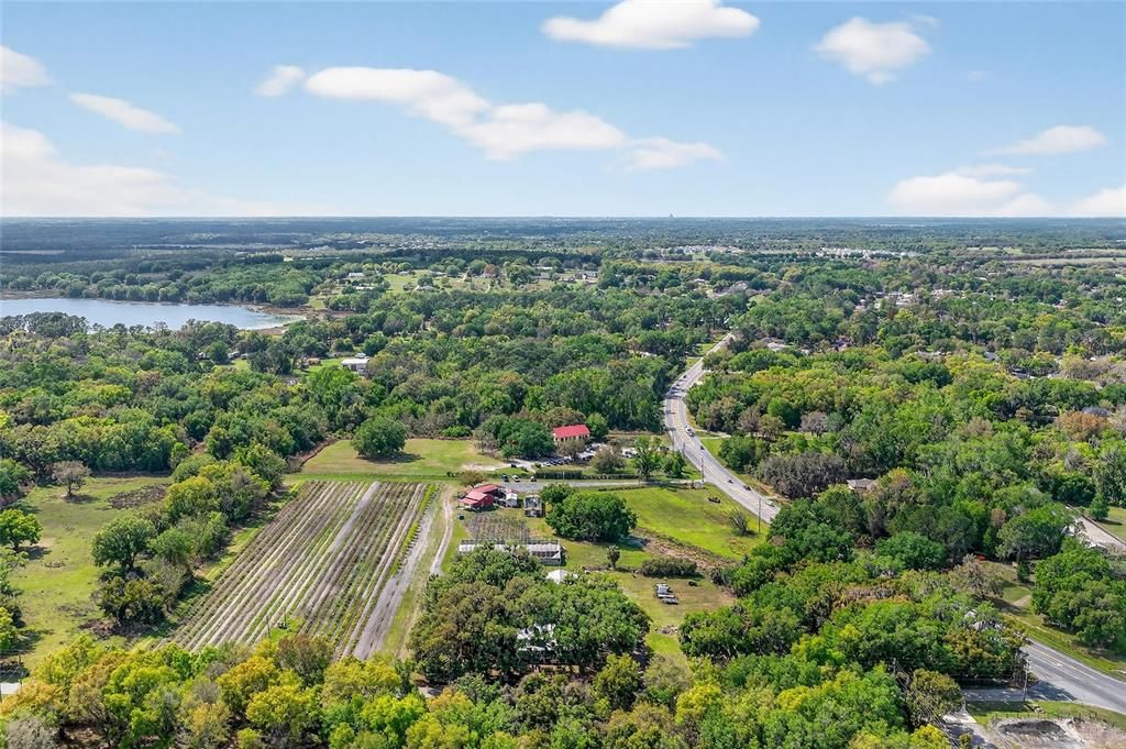 На продажу: $3,200,000 (9.10 acres)