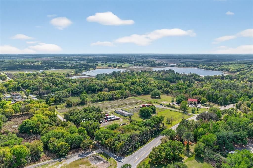 На продажу: $3,200,000 (9.10 acres)