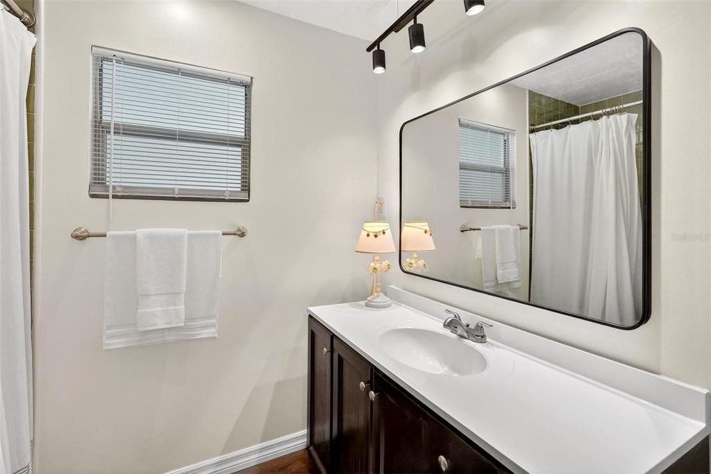 На продажу: $149,900 (3 спален, 2 ванн, 1320 Квадратных фут)