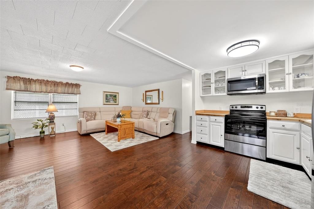 На продажу: $149,900 (3 спален, 2 ванн, 1320 Квадратных фут)