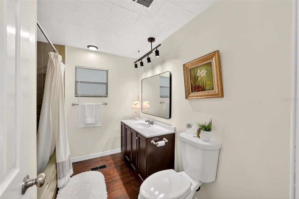 На продажу: $149,900 (3 спален, 2 ванн, 1320 Квадратных фут)