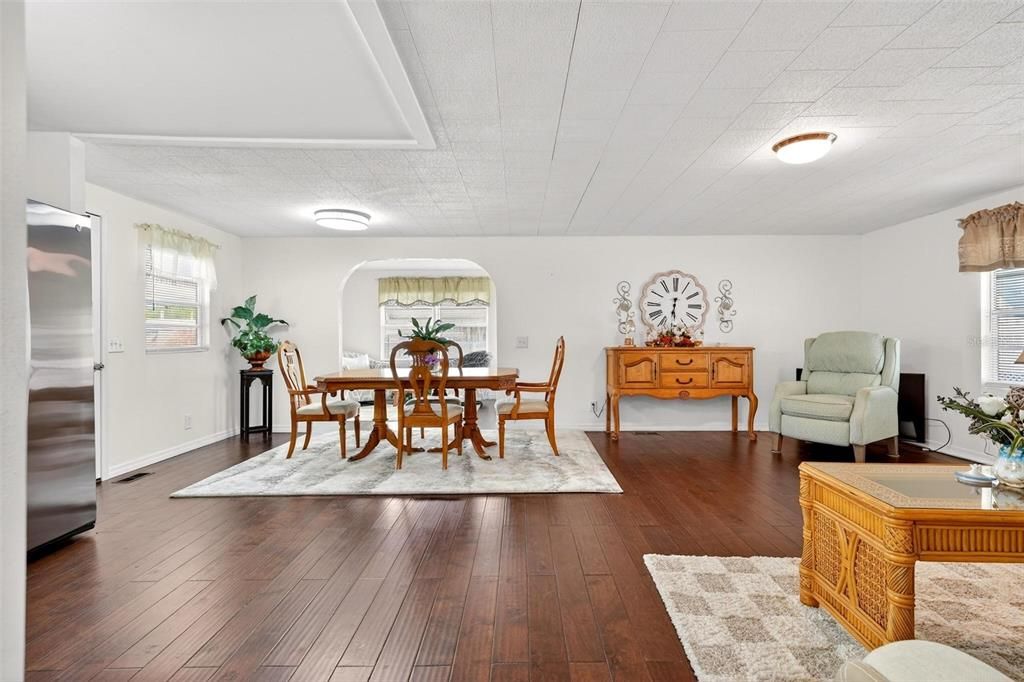 На продажу: $149,900 (3 спален, 2 ванн, 1320 Квадратных фут)