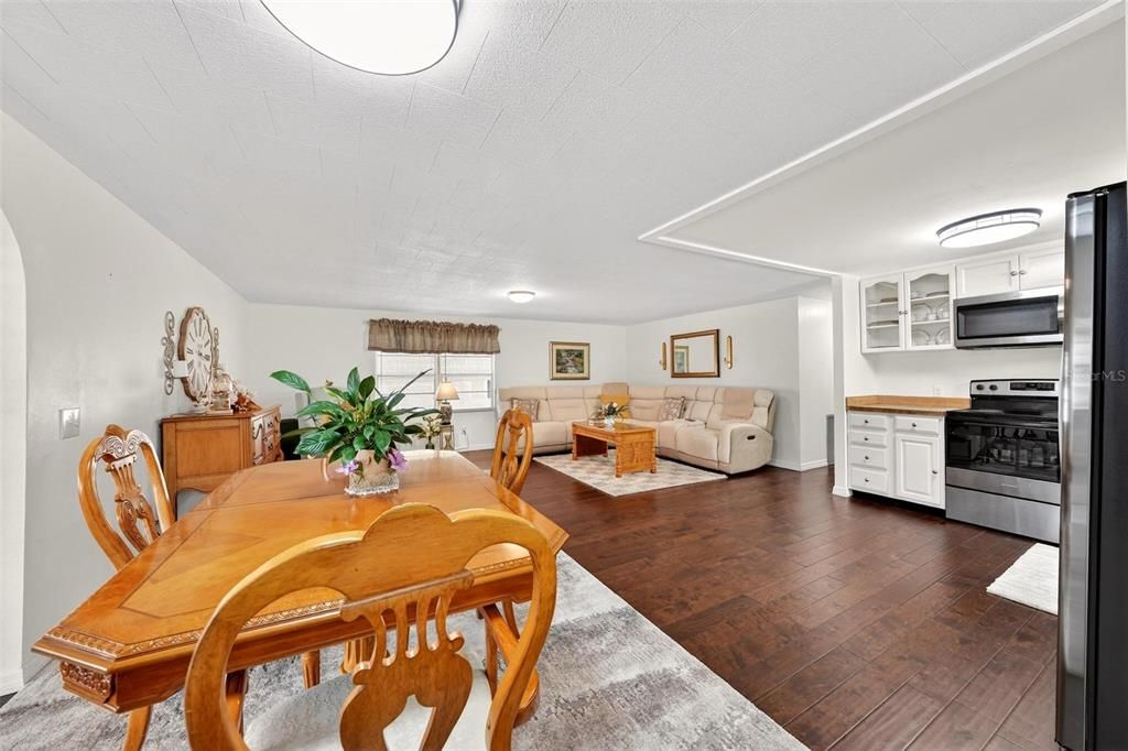 На продажу: $149,900 (3 спален, 2 ванн, 1320 Квадратных фут)