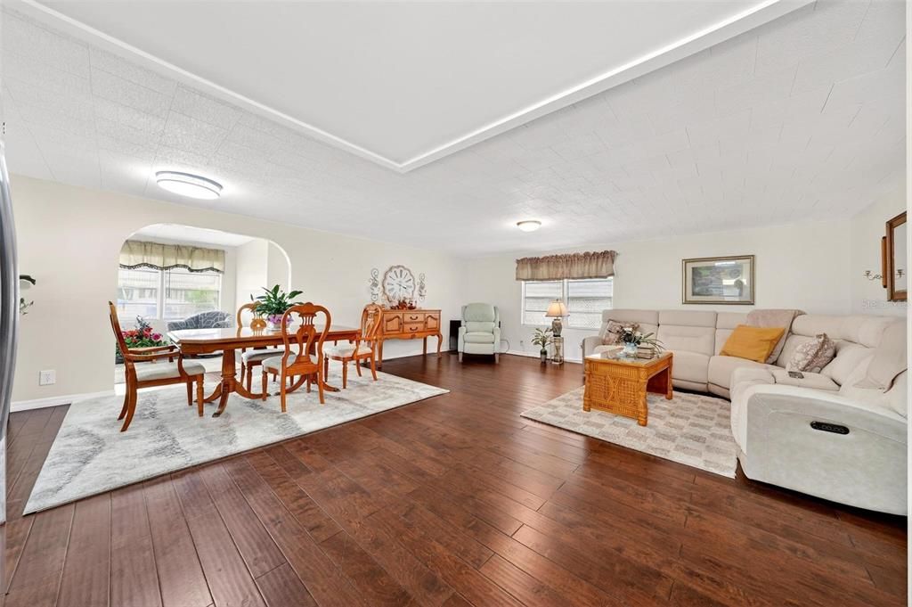 На продажу: $149,900 (3 спален, 2 ванн, 1320 Квадратных фут)