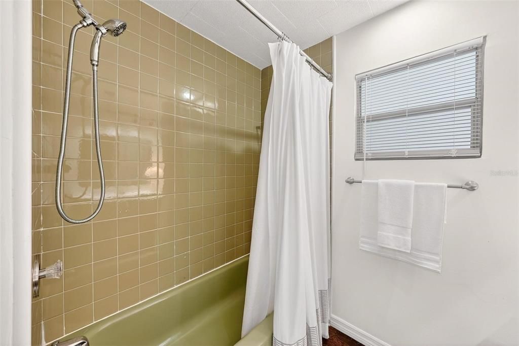 На продажу: $149,900 (3 спален, 2 ванн, 1320 Квадратных фут)