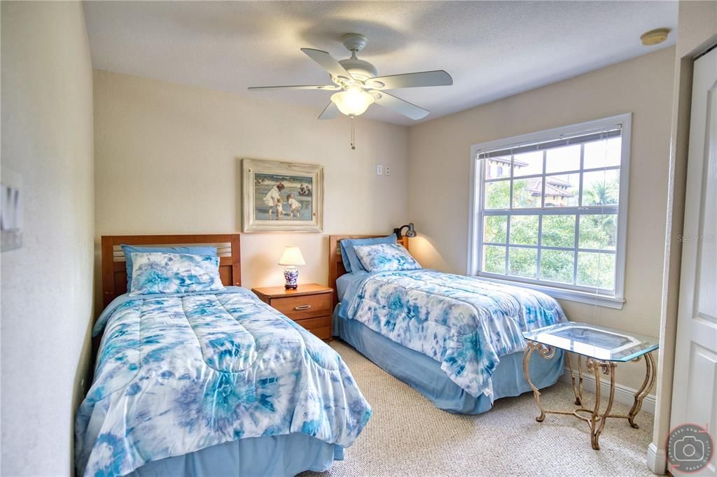 В аренду: $4,800 (3 спален, 2 ванн, 1307 Квадратных фут)