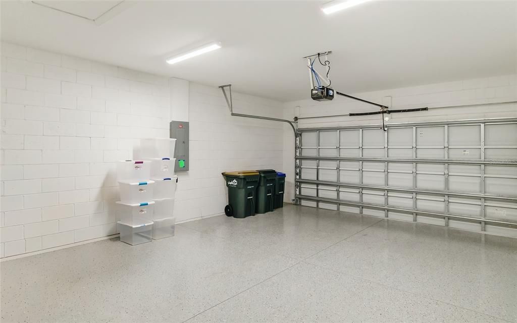 Activo con contrato: $520,000 (3 camas, 2 baños, 2074 Pies cuadrados)