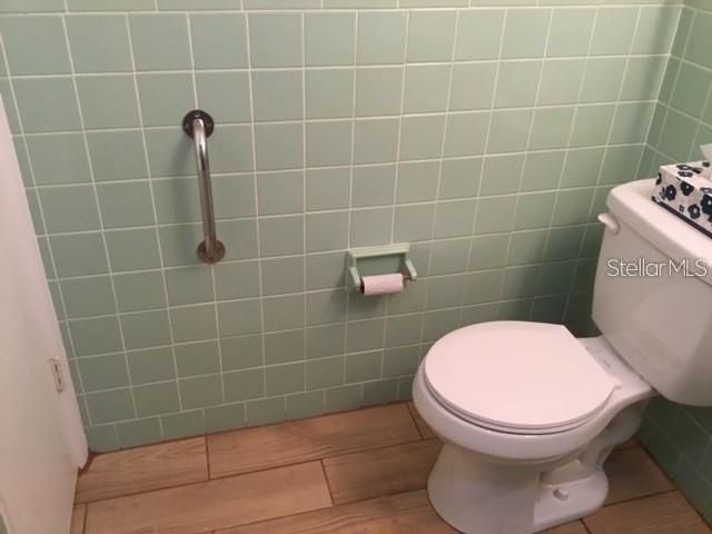 出租: $1,300 (2 贝兹, 1 浴室, 1000 平方英尺)