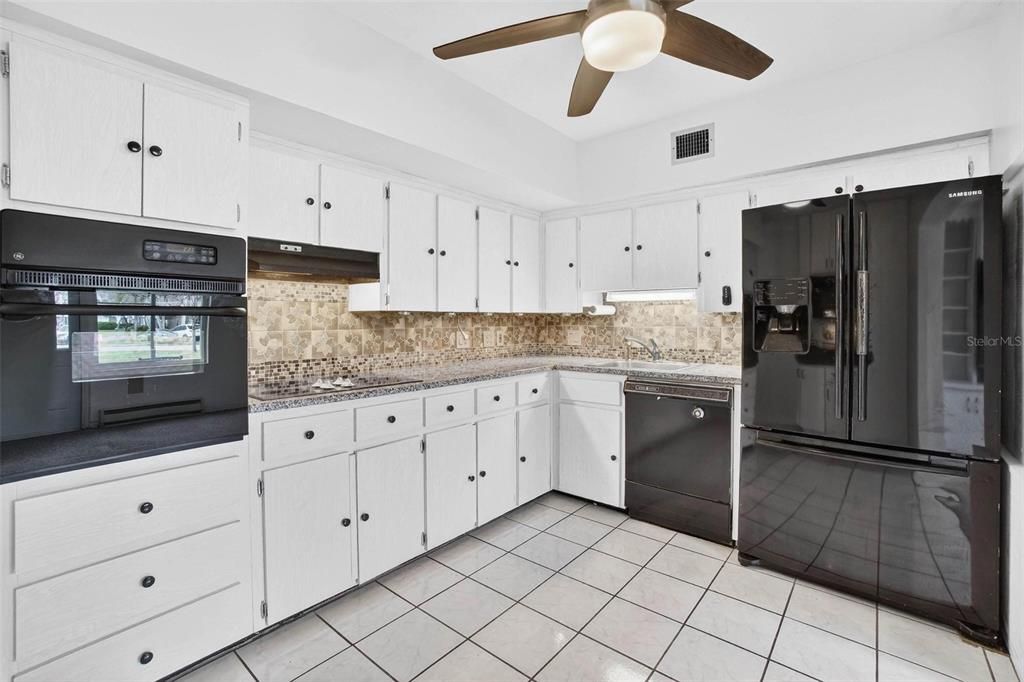 Active With Contract: $169,000 (2 beds, 2 baths, 1400 Square Feet)