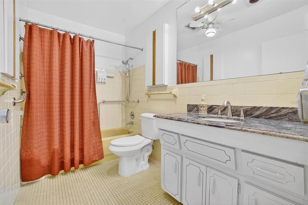 Active With Contract: $169,000 (2 beds, 2 baths, 1400 Square Feet)