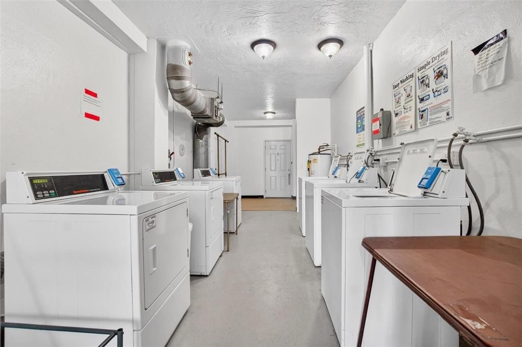 Active With Contract: $169,000 (2 beds, 2 baths, 1400 Square Feet)