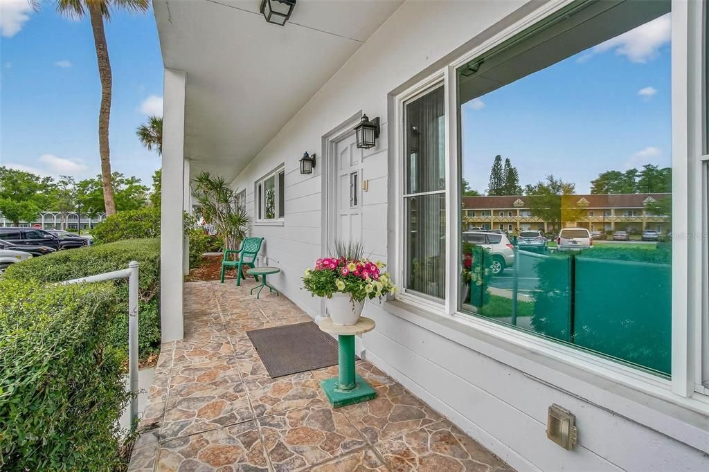 Active With Contract: $169,000 (2 beds, 2 baths, 1400 Square Feet)