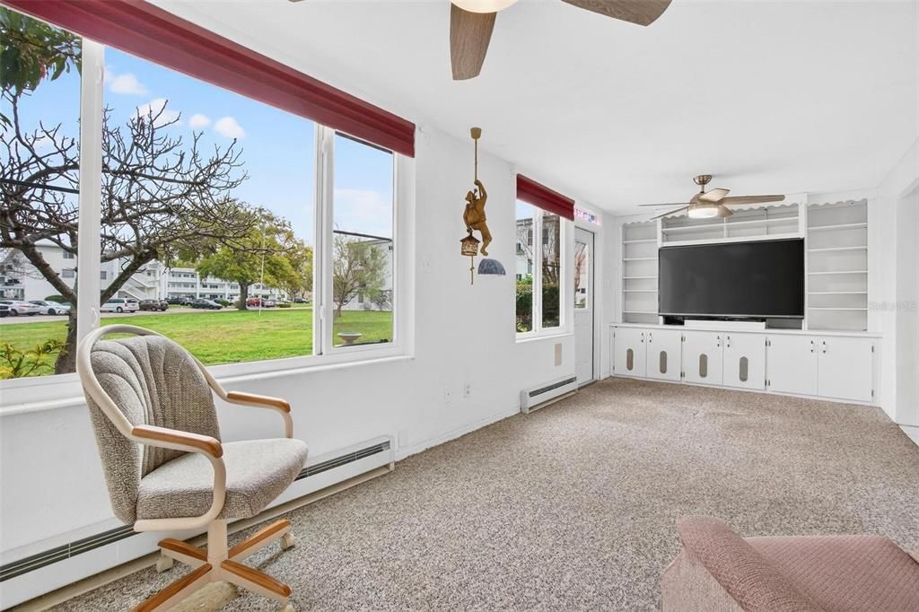 Active With Contract: $169,000 (2 beds, 2 baths, 1400 Square Feet)