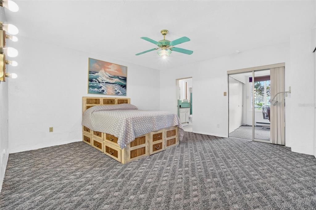 Active With Contract: $169,000 (2 beds, 2 baths, 1400 Square Feet)