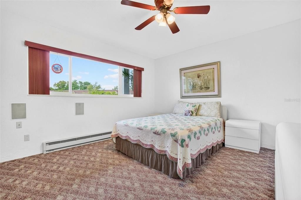 Active With Contract: $169,000 (2 beds, 2 baths, 1400 Square Feet)