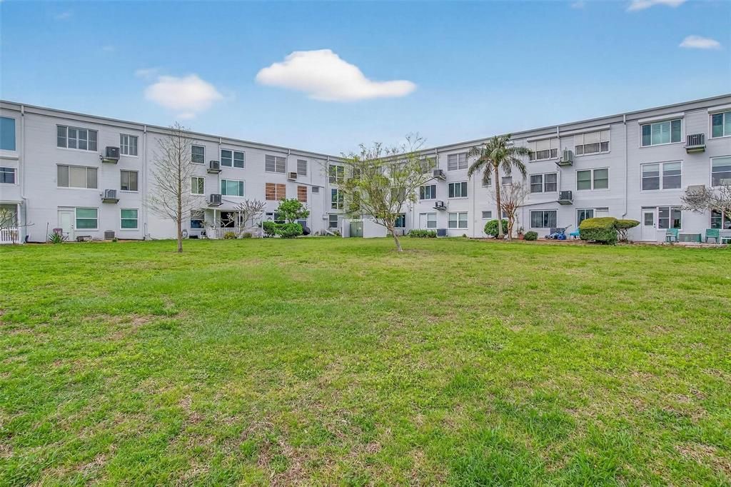 Active With Contract: $169,000 (2 beds, 2 baths, 1400 Square Feet)