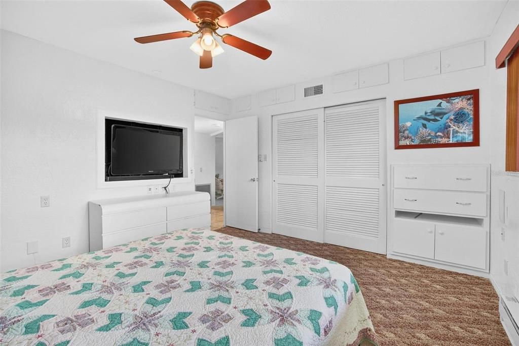 Active With Contract: $169,000 (2 beds, 2 baths, 1400 Square Feet)