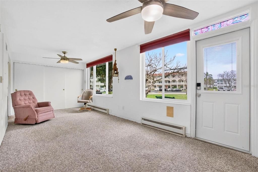 Active With Contract: $169,000 (2 beds, 2 baths, 1400 Square Feet)