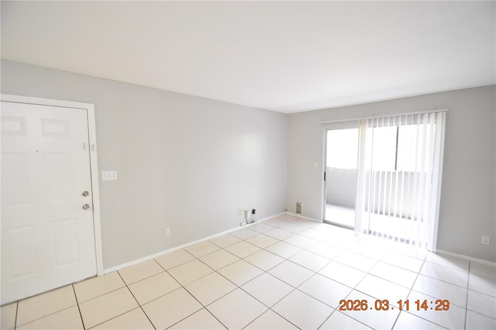 Active With Contract: $1,595 (3 beds, 2 baths, 985 Square Feet)