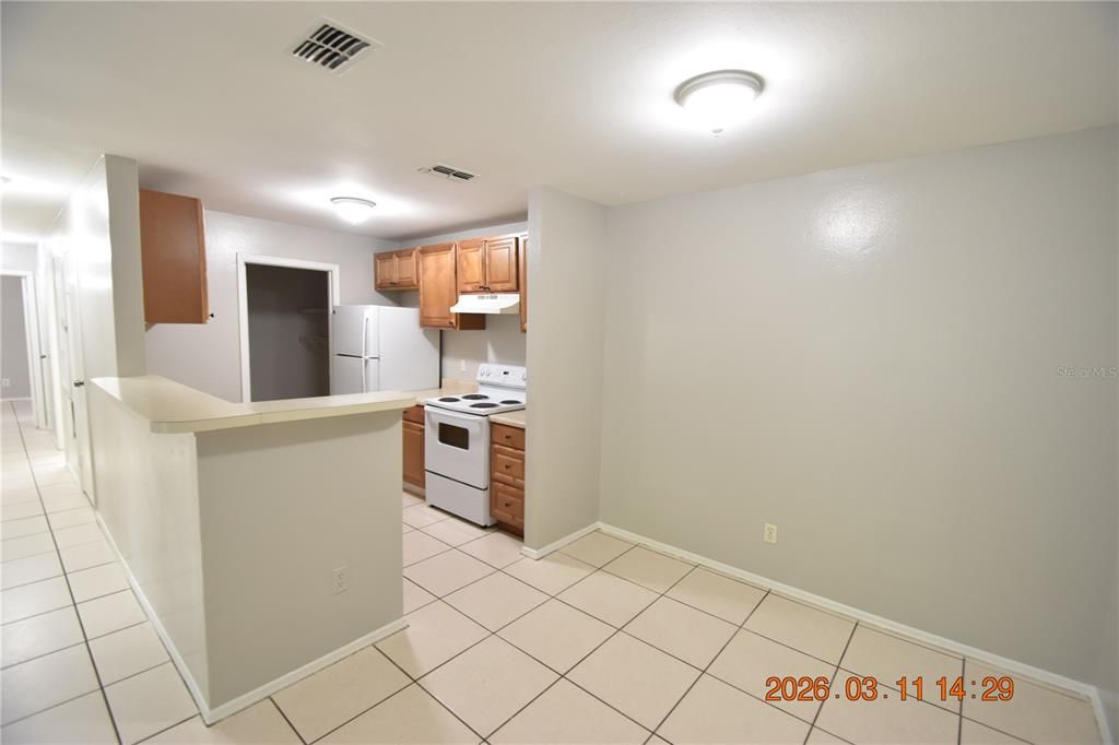Active With Contract: $1,595 (3 beds, 2 baths, 985 Square Feet)