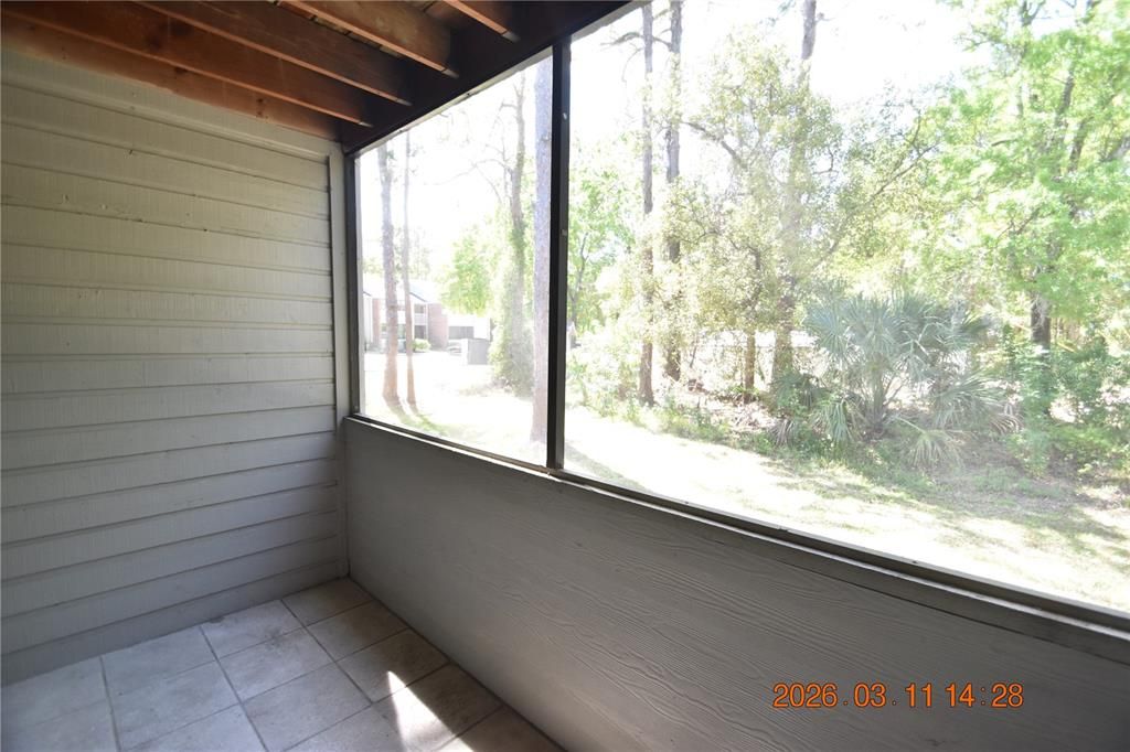 Active With Contract: $1,595 (3 beds, 2 baths, 985 Square Feet)