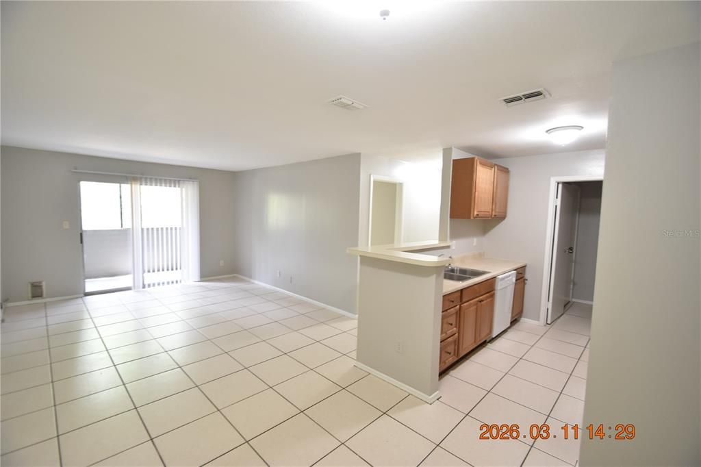 Active With Contract: $1,595 (3 beds, 2 baths, 985 Square Feet)