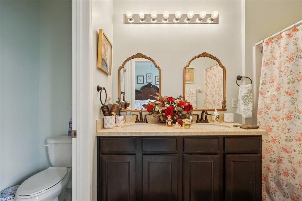 Activo con contrato: $225,000 (2 camas, 2 baños, 1260 Pies cuadrados)