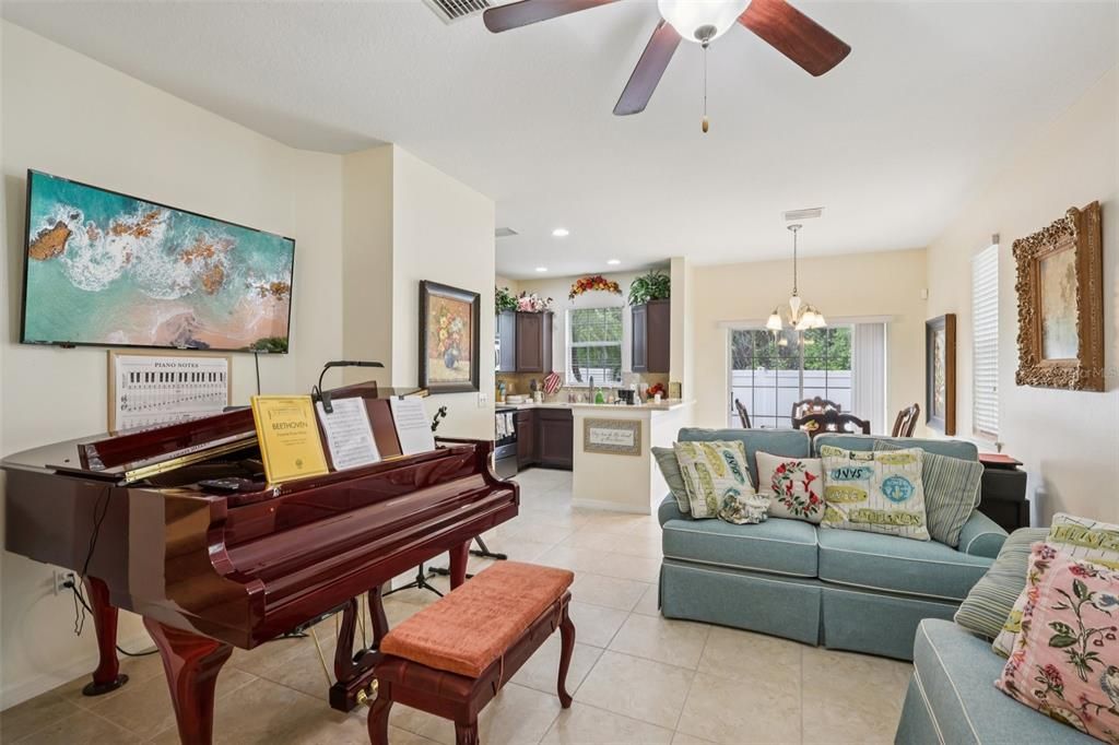 Activo con contrato: $225,000 (2 camas, 2 baños, 1260 Pies cuadrados)