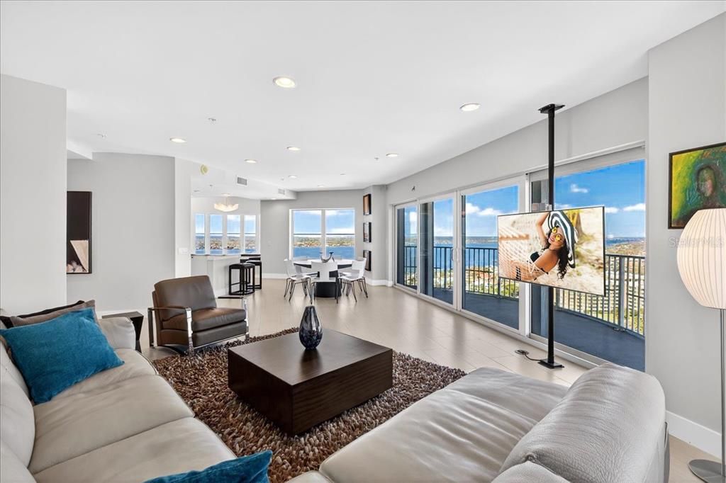 En Venta: $950,000 (3 camas, 3 baños, 2480 Pies cuadrados)