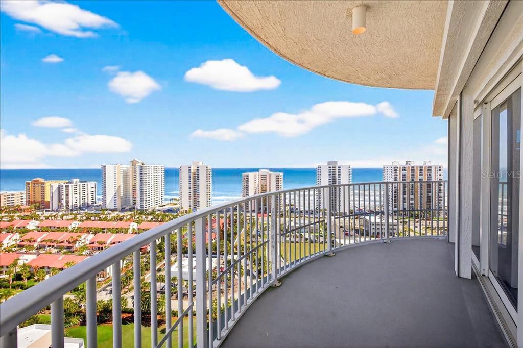 En Venta: $950,000 (3 camas, 3 baños, 2480 Pies cuadrados)