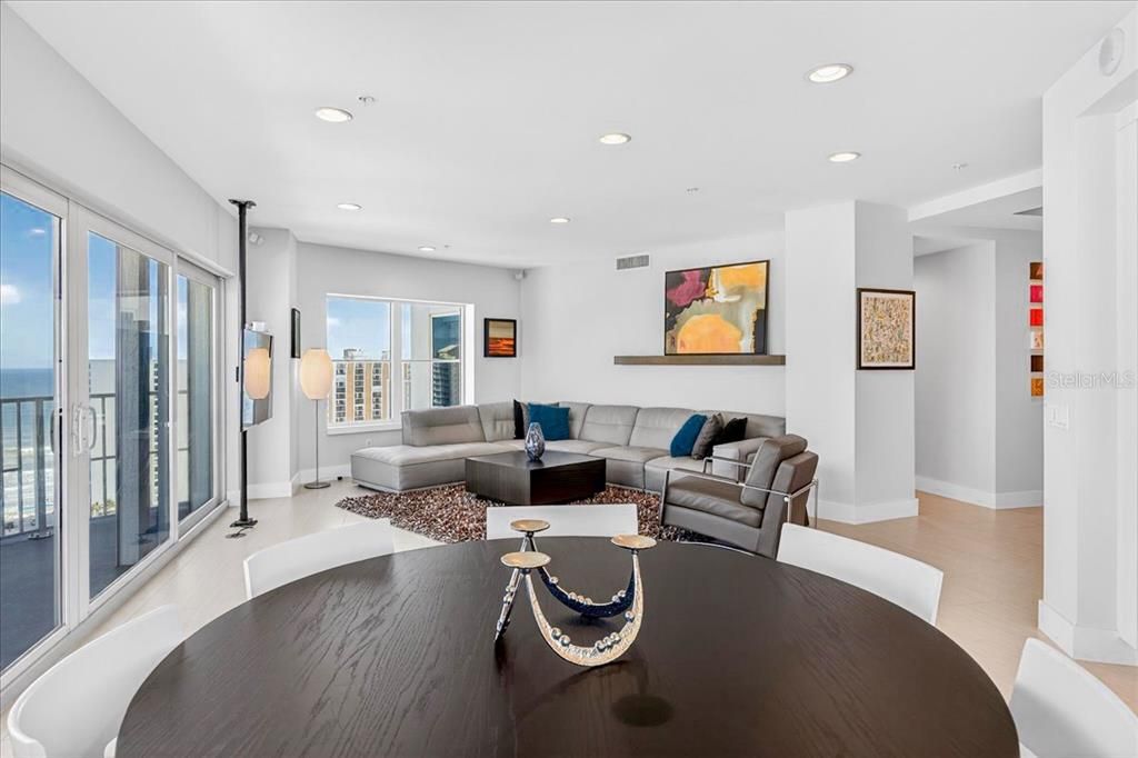 En Venta: $950,000 (3 camas, 3 baños, 2480 Pies cuadrados)
