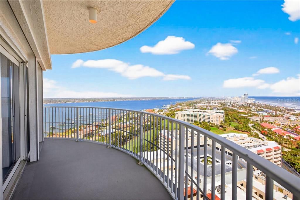 En Venta: $950,000 (3 camas, 3 baños, 2480 Pies cuadrados)