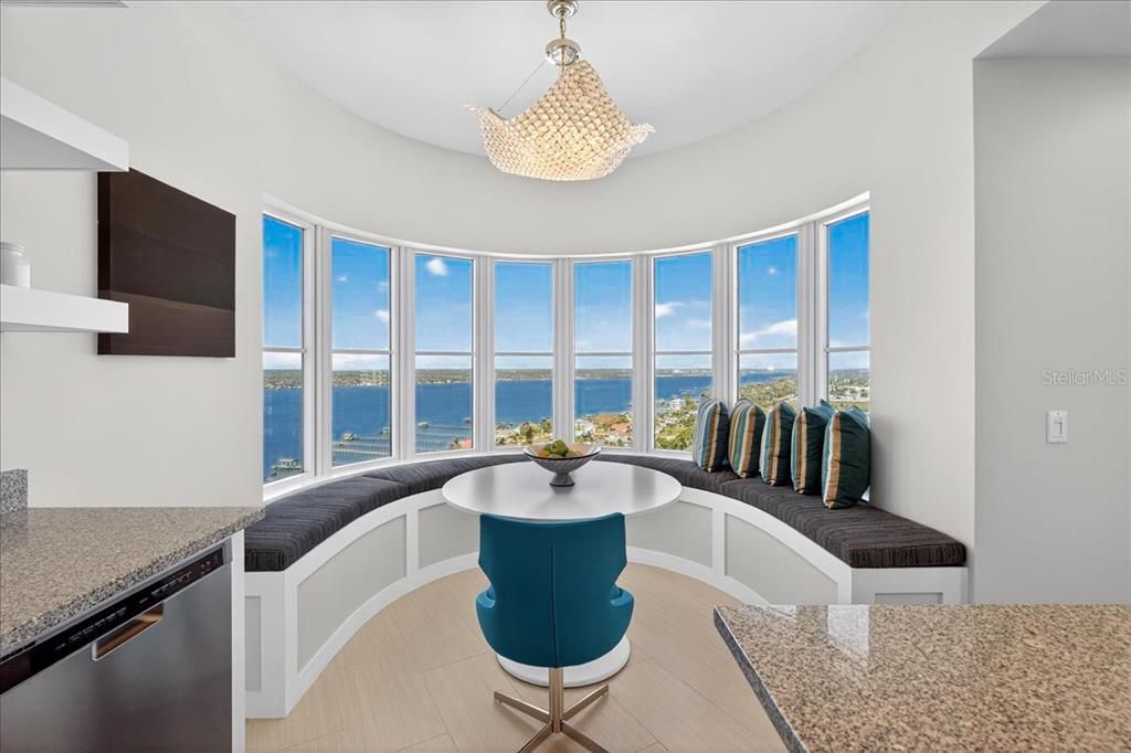 En Venta: $950,000 (3 camas, 3 baños, 2480 Pies cuadrados)