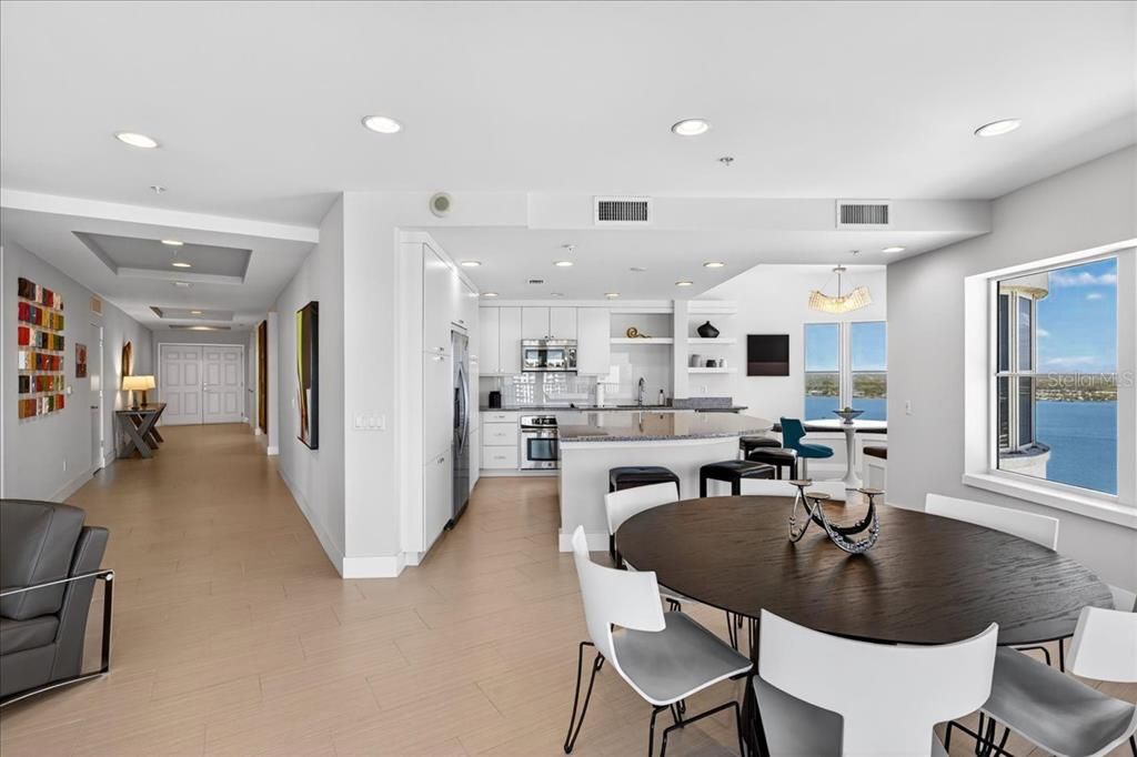 En Venta: $950,000 (3 camas, 3 baños, 2480 Pies cuadrados)