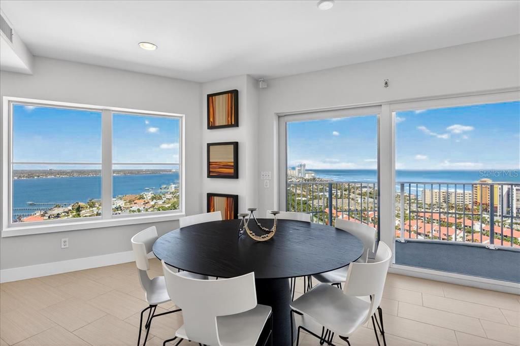 En Venta: $950,000 (3 camas, 3 baños, 2480 Pies cuadrados)
