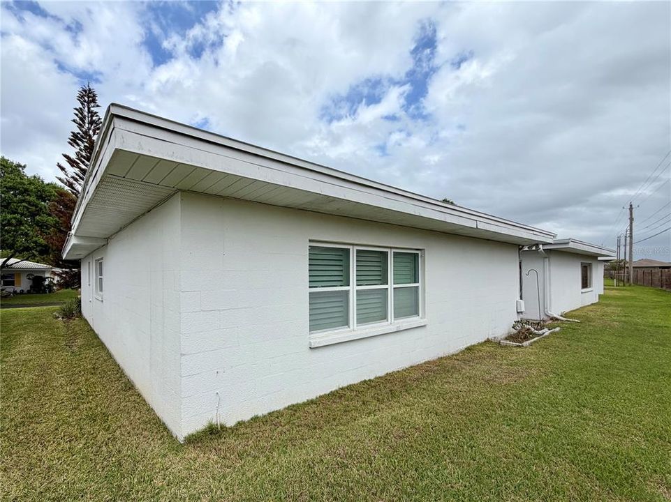 For Sale: $160,000 (2 beds, 2 baths, 1176 Square Feet)