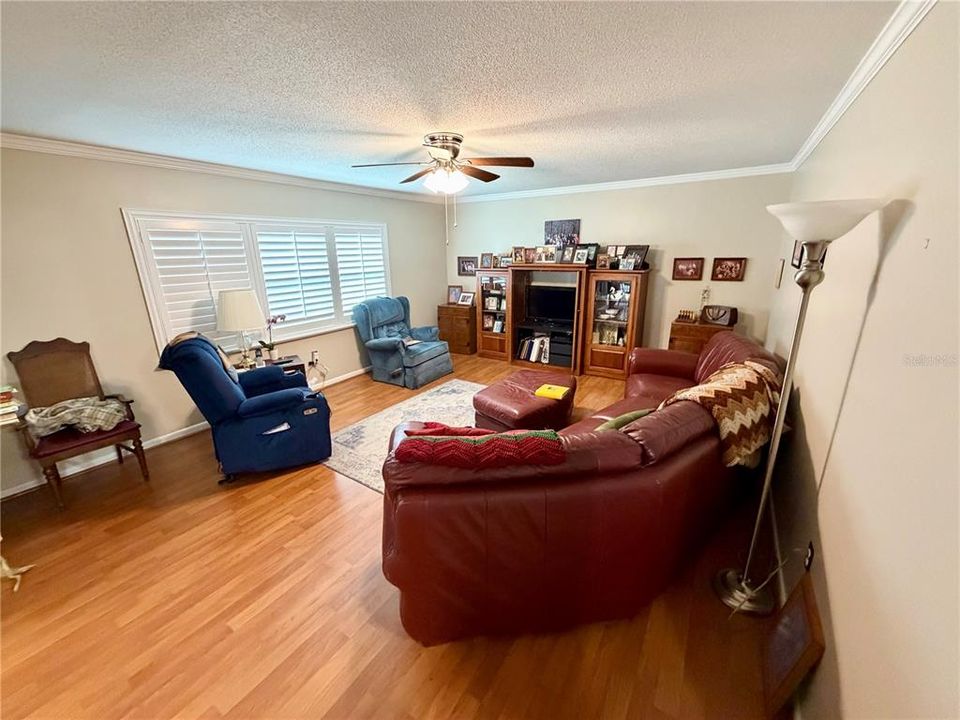 For Sale: $160,000 (2 beds, 2 baths, 1176 Square Feet)