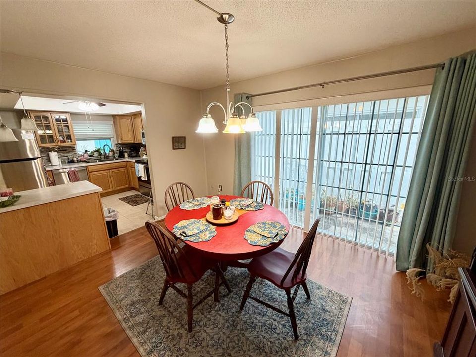 For Sale: $160,000 (2 beds, 2 baths, 1176 Square Feet)