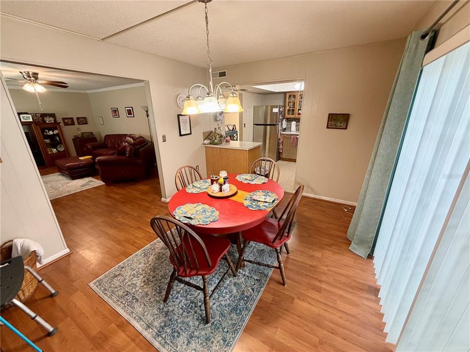 For Sale: $160,000 (2 beds, 2 baths, 1176 Square Feet)