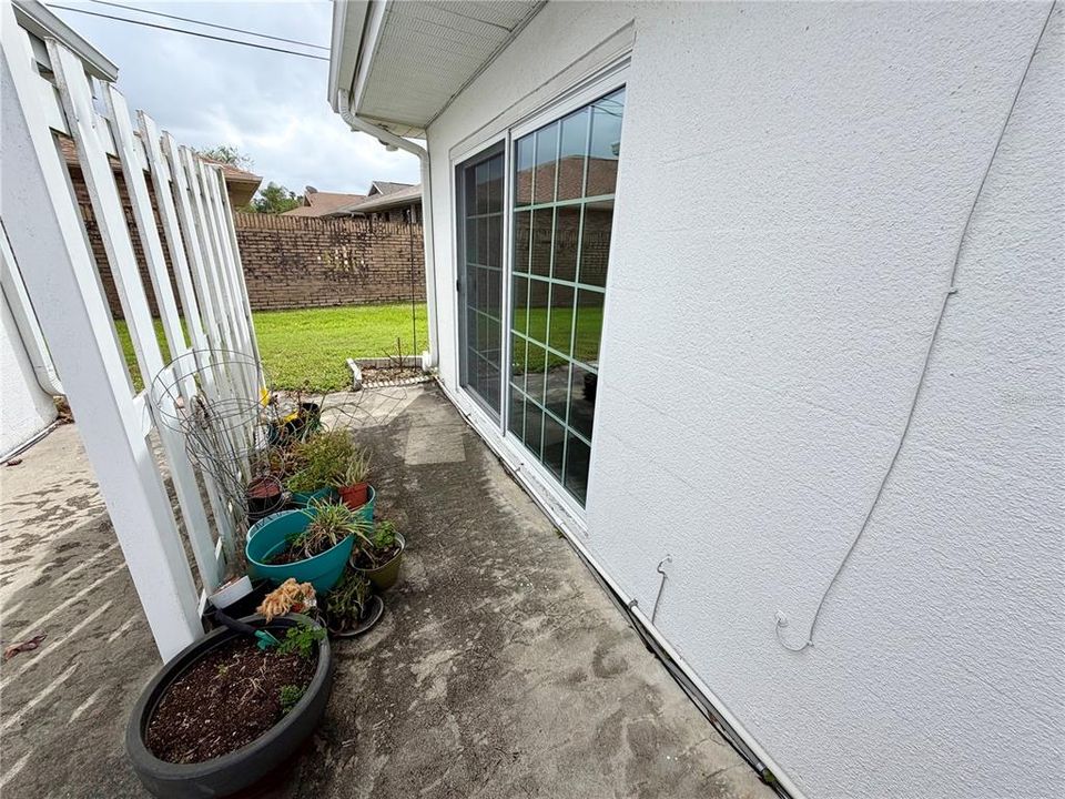 For Sale: $160,000 (2 beds, 2 baths, 1176 Square Feet)
