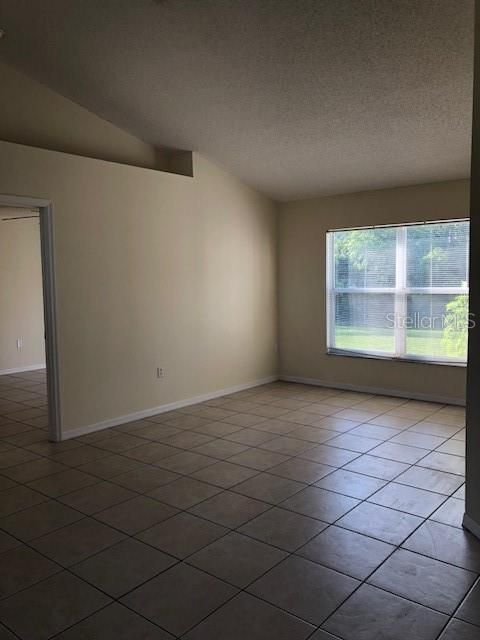 Activo con contrato: $1,795 (3 camas, 2 baños, 1438 Pies cuadrados)