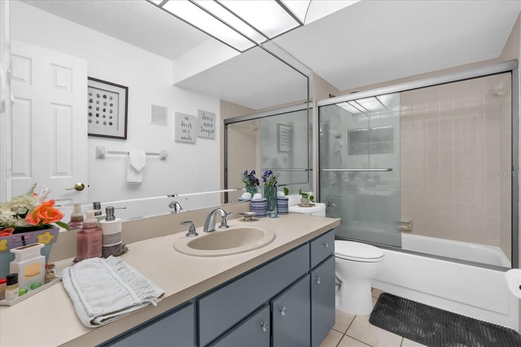 Activo con contrato: $230,000 (3 camas, 2 baños, 1473 Pies cuadrados)