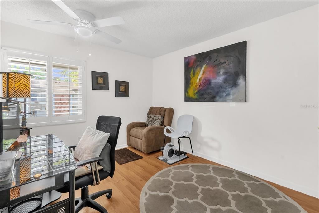 Activo con contrato: $230,000 (3 camas, 2 baños, 1473 Pies cuadrados)