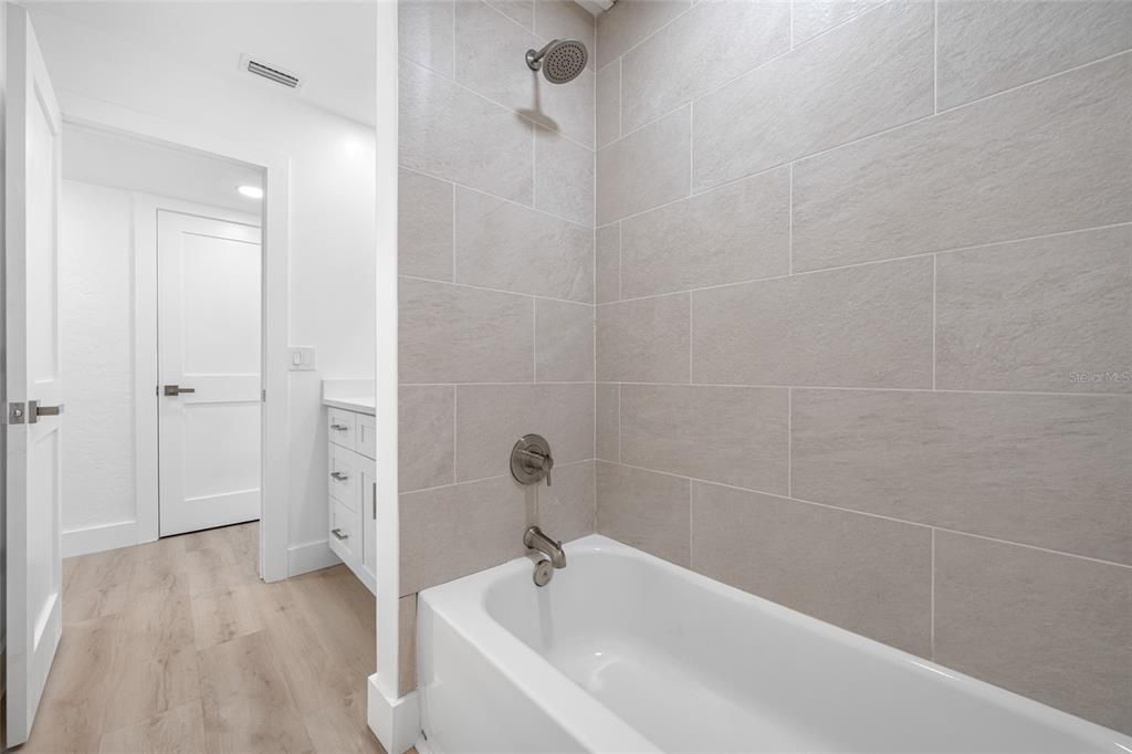 В аренду: $3,900 (3 спален, 2 ванн, 1454 Квадратных фут)